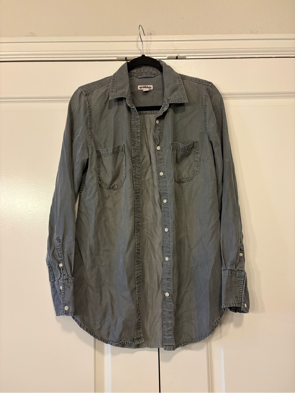 Women’s Long-Sleeve Grey Button-Up Shirt